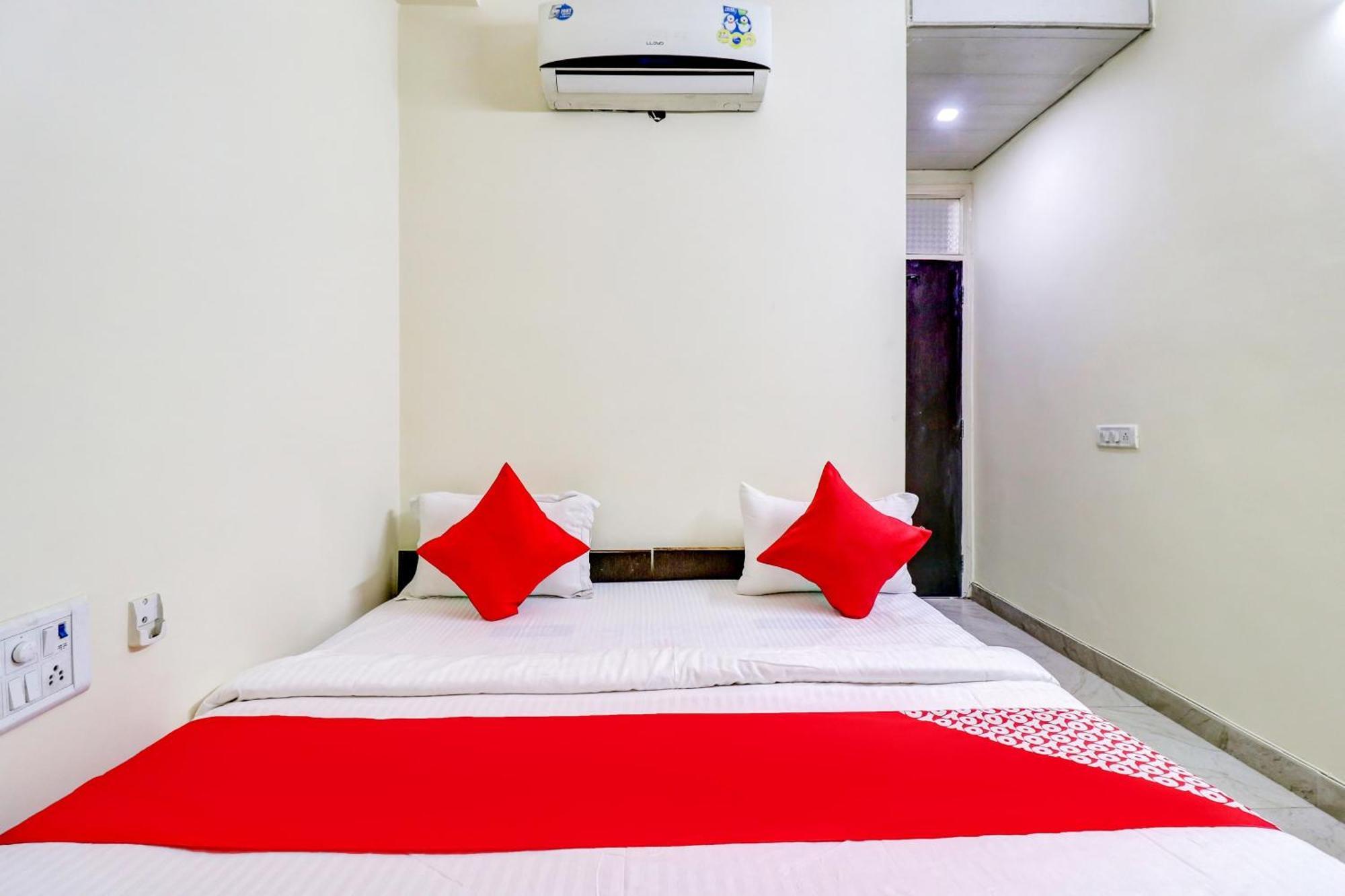 Hotel O Rs Hotels Near Pitampura Metro Delhi  Exterior foto
