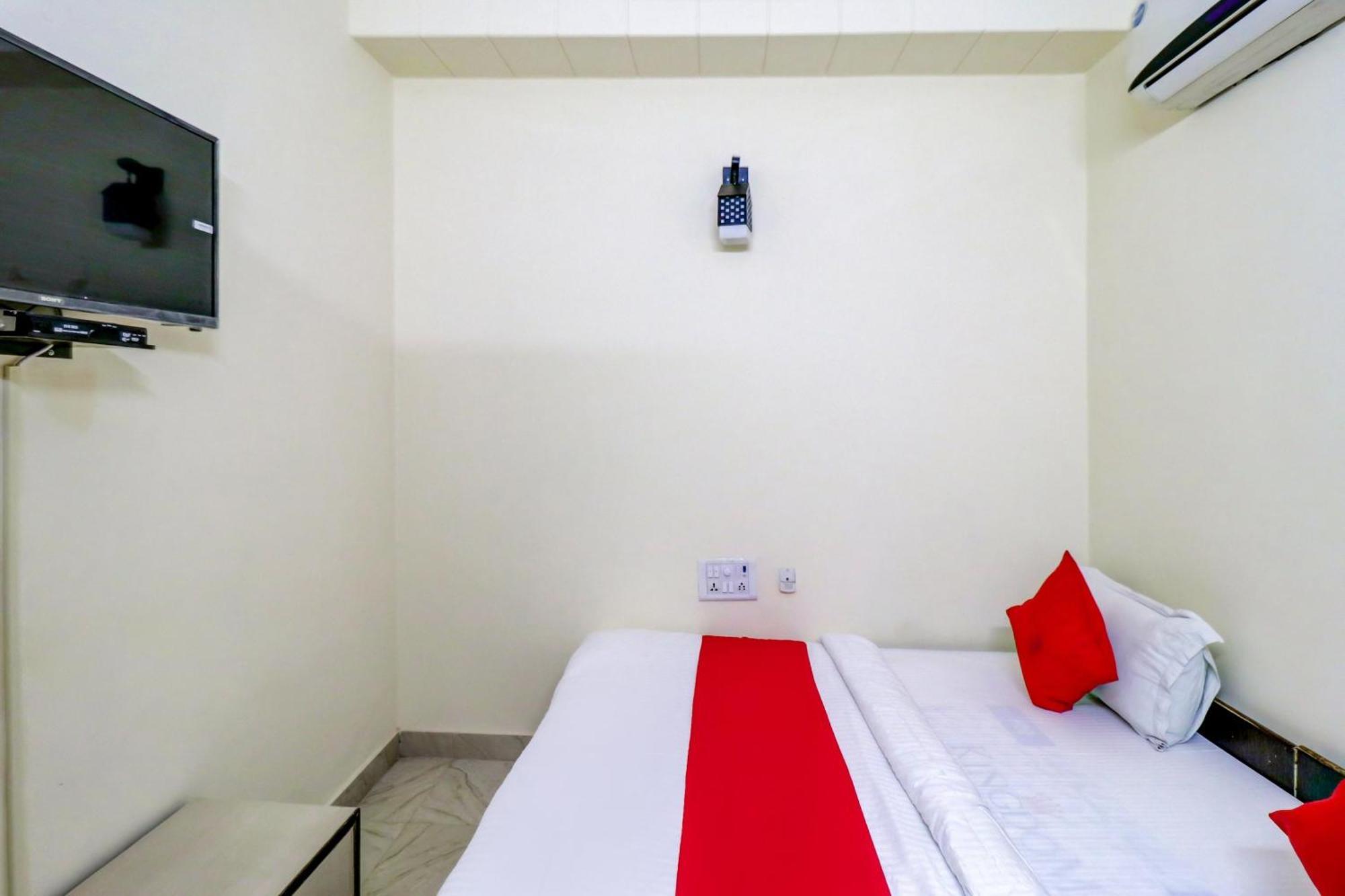 Hotel O Rs Hotels Near Pitampura Metro Delhi  Exterior foto