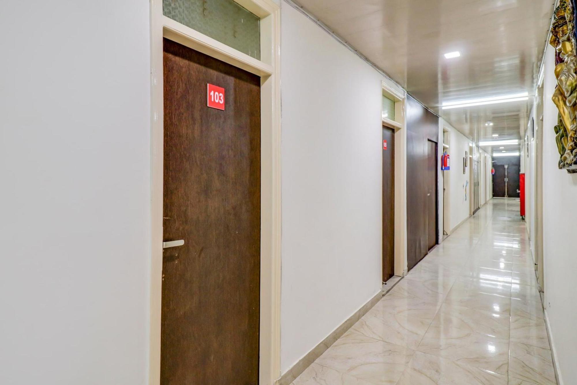 Hotel O Rs Hotels Near Pitampura Metro Delhi  Exterior foto