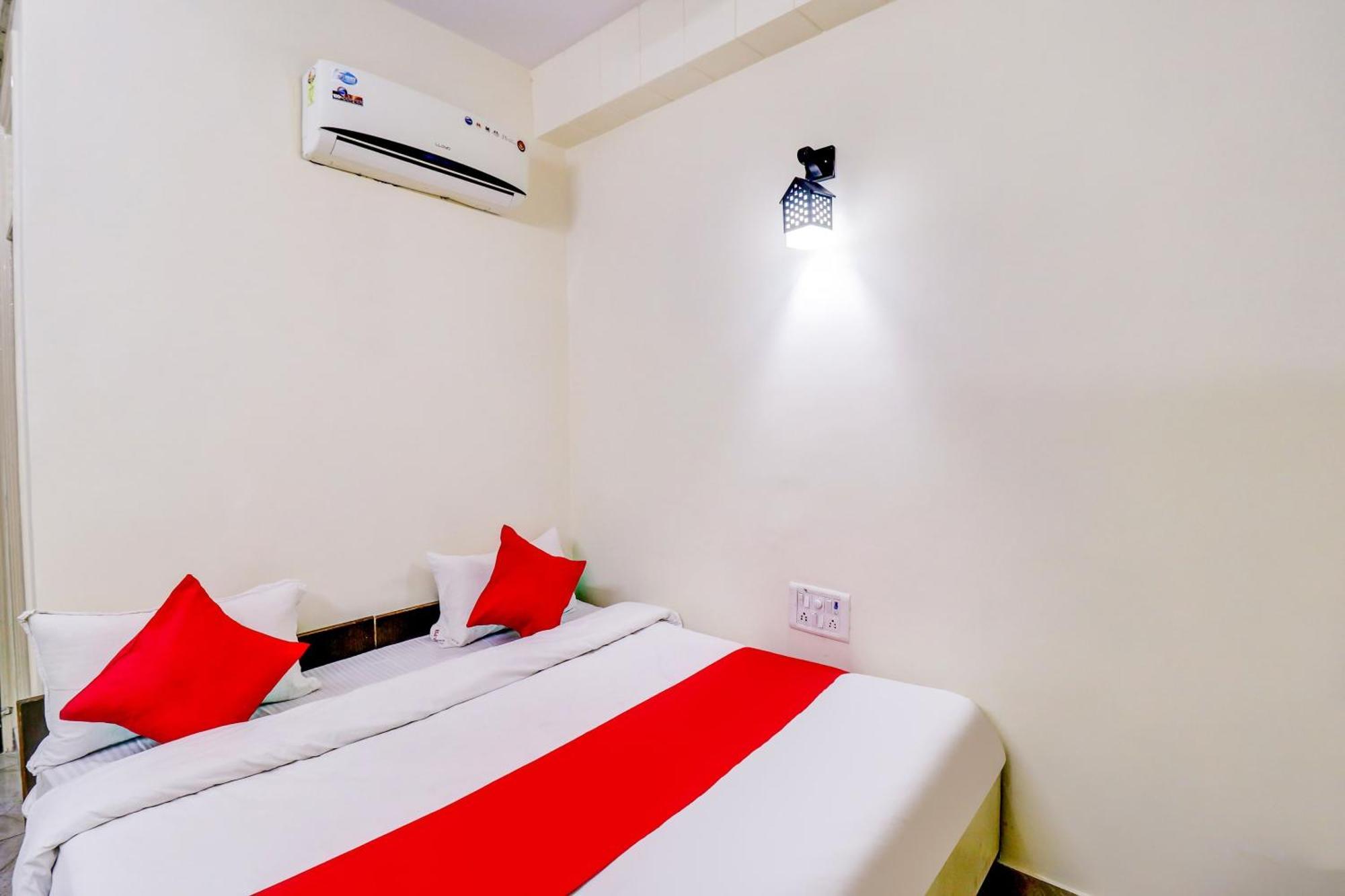 Hotel O Rs Hotels Near Pitampura Metro Delhi  Exterior foto